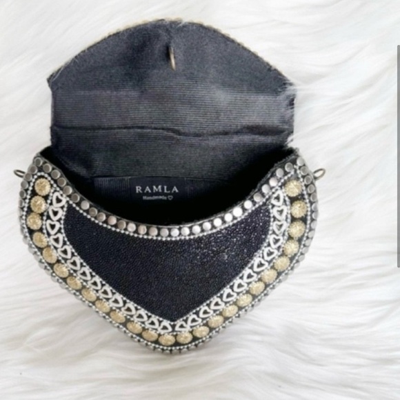 RAMLA Handmade Black /Gold Heart Shaped Clutch/Crossbody Bag - Picture 5 of 6